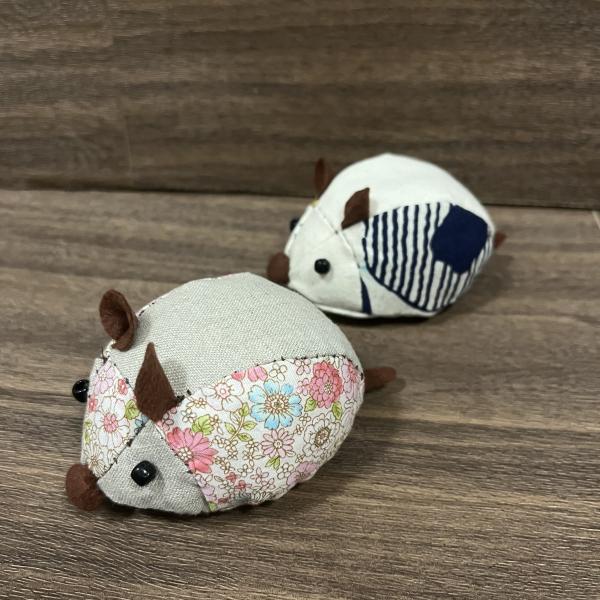針山ハリネズミ(小花ピンク)