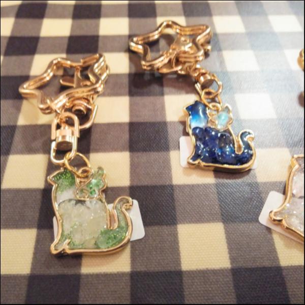 天然石ねこキーホルダー プレナイト