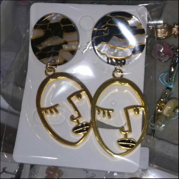 顔ちゃんピアス 黒白丸金