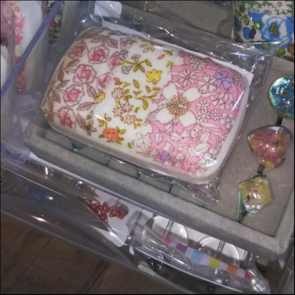 デコパージュ石鹸リバティパッチ ピンク系
