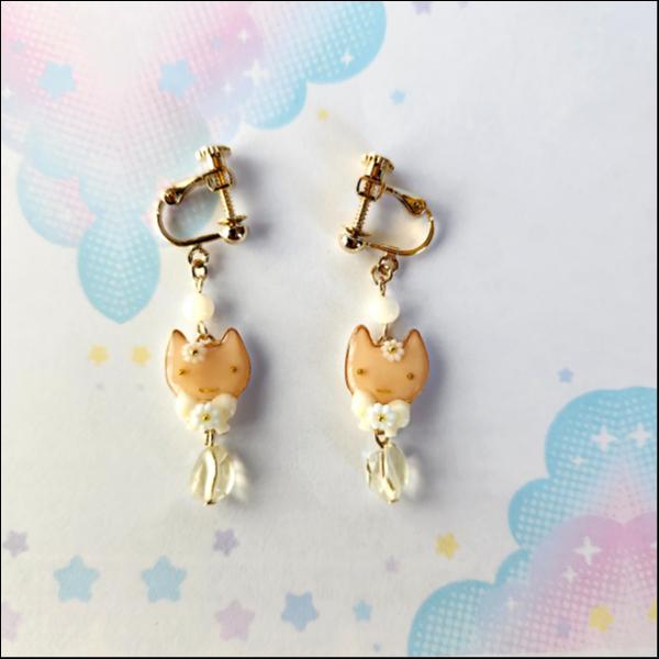 天然石とねこちゃんのイヤリング