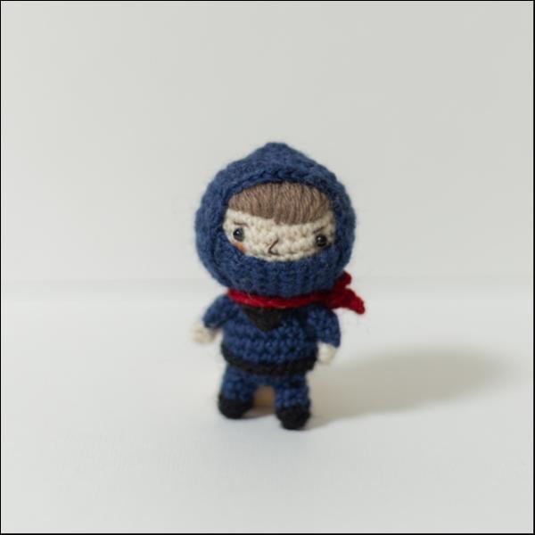 忍者(紺色)のあみぐるみ