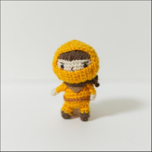 忍者(黄)のあみぐるみ