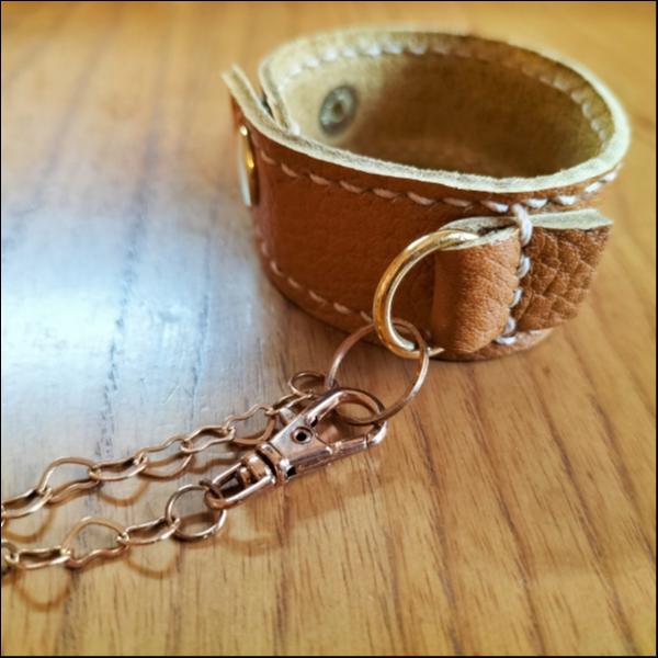 革のグローブホルダー(茶)