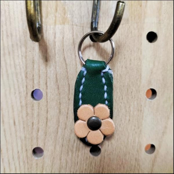 革のミニチュアキーホルダー