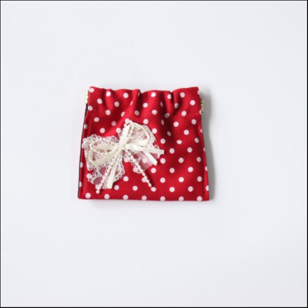 レースリボン付き赤地白ドットバネ口ポーチ