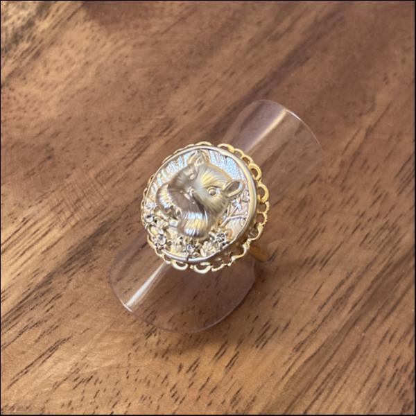 ハムスターの飾りボタンのリング（ゴールド）