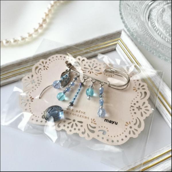 ピンブローチ　水色オーバル＆シルバーリーフ