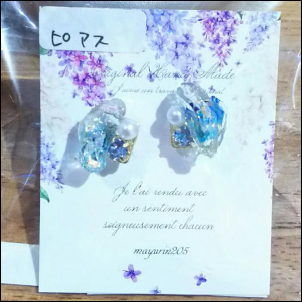 鉱石のピアス