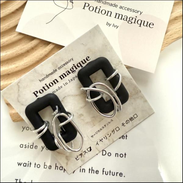 ラバーブラックピアス