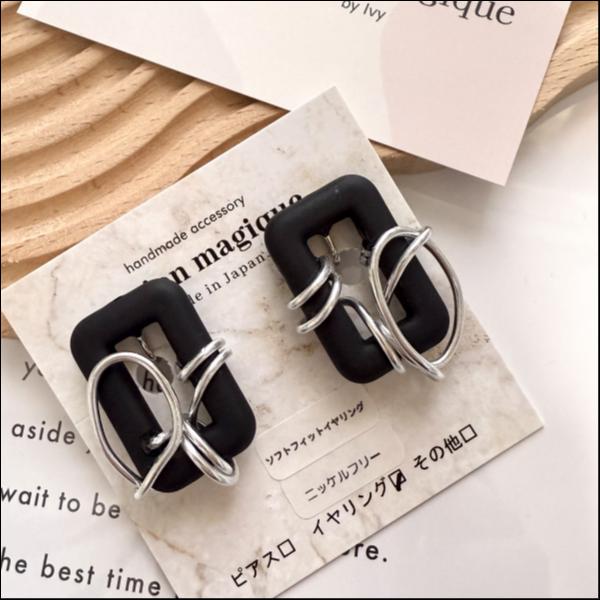 ラバーブラックイヤリング