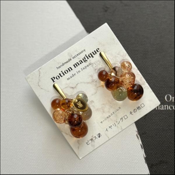 ブラウンちゅるんピアス