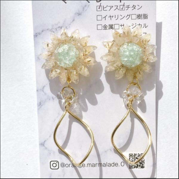 ひまわりモチーフのピアス