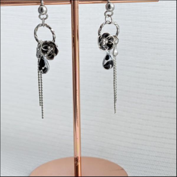 推し色花のピアス〜ブラック〜