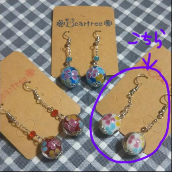 とんぼ玉ピアス(白)
