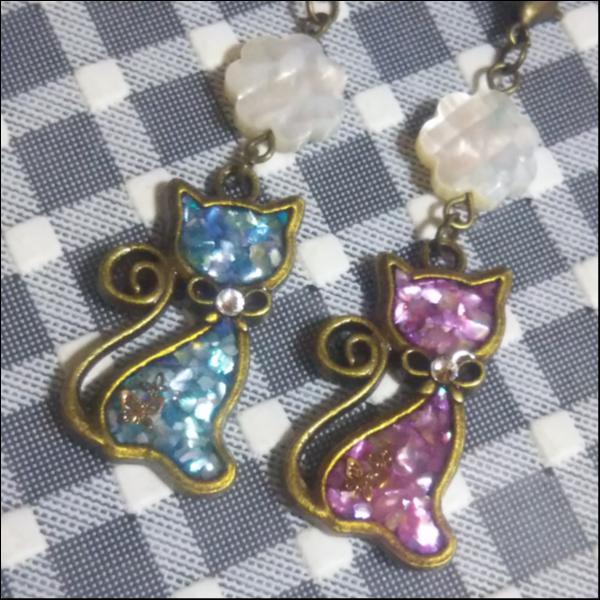 猫レジンストラップ2個セット(水色&桃色)