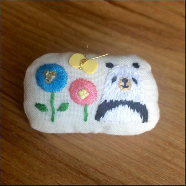 パンダとお花のブローチ