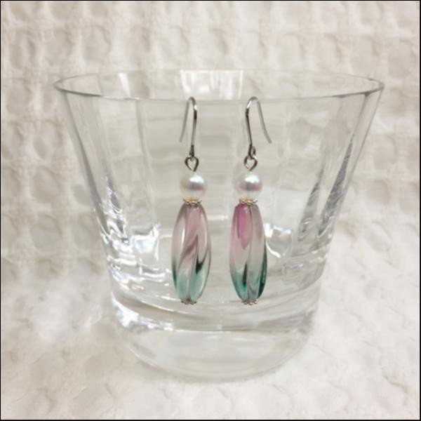 チューリップ色ピアス