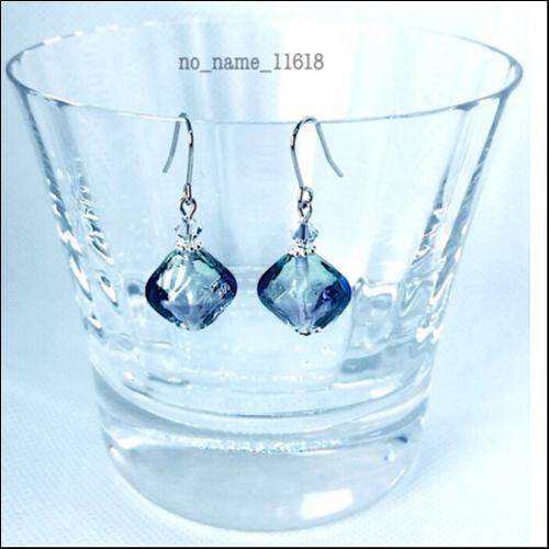 グラデーション香水瓶ピアス(グリーングレー)