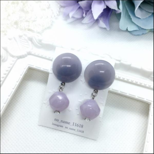 【くすみバイオレットのカボションピアス】