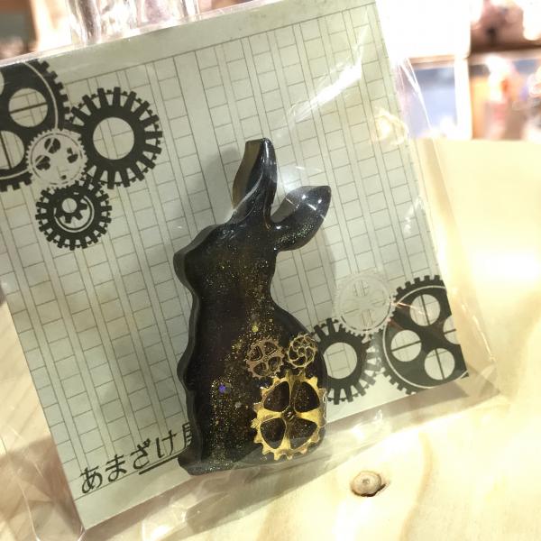 うさぎブローチ