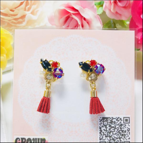 スワロ使用ビジュー×ミニタッセルピアス(赤)