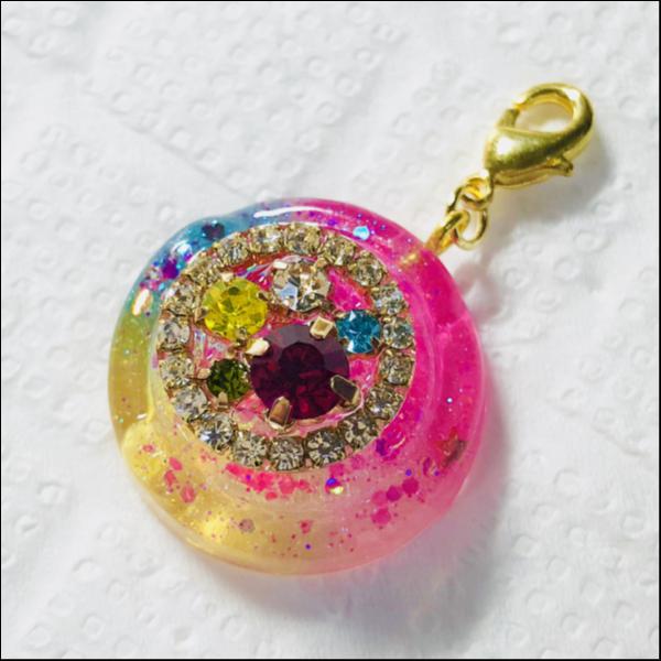 ビジュー付バラ型チャーム(プリズム)