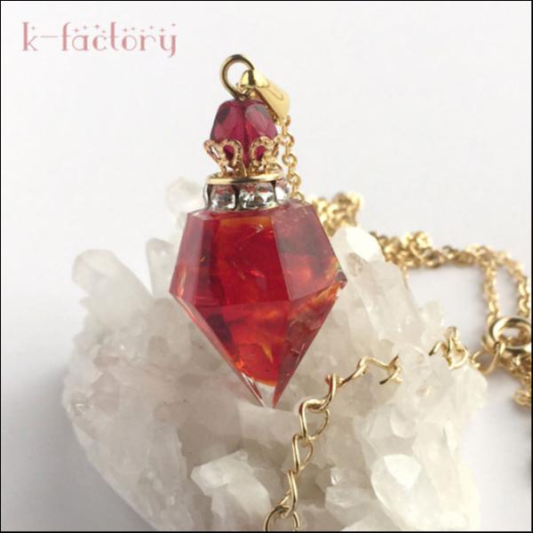 宝石の香水瓶ネックレス(紅)
