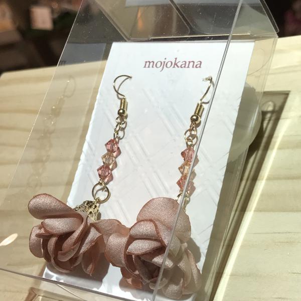 花のピアス