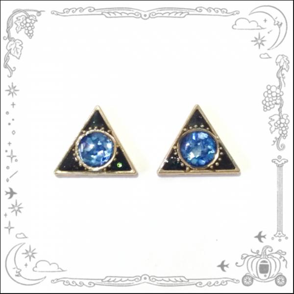 トライアングルロックピアス