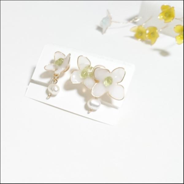 お花のイヤリング(ペリドット)