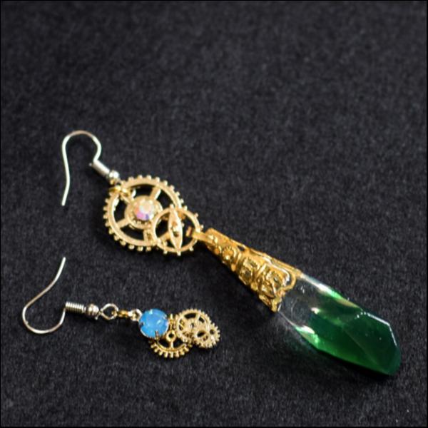 時を刻む鉱石ピアス