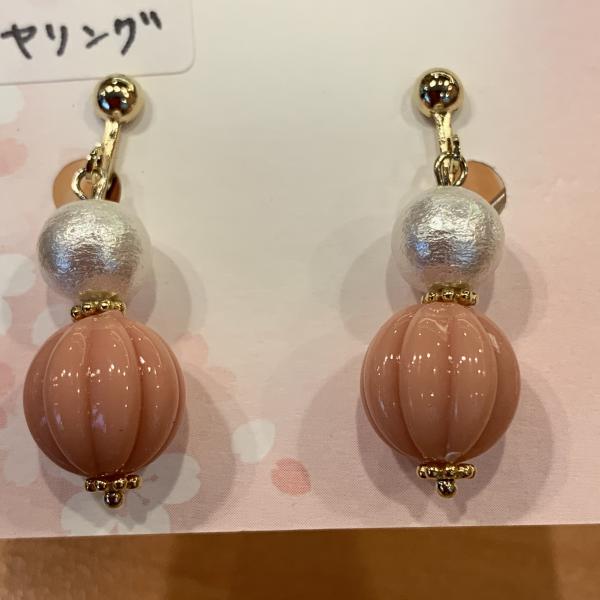 パステルピンクとコットンパールのイヤリング