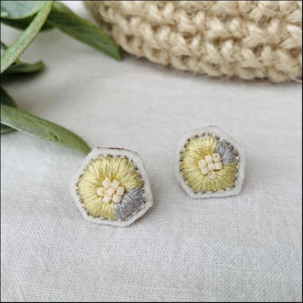 刺繍ピアス ビーズ×イエロー