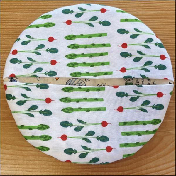 おしゃれ北欧風可愛い丸型鍋つかみ★【アスパラ＆ラディッシュ】