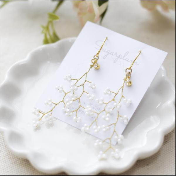 白い小花の小枝ピアス