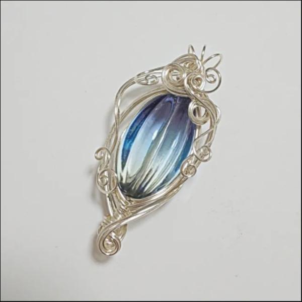 エルサワイヤーペンダント