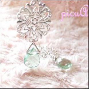 グリーンフローライトのピアス
