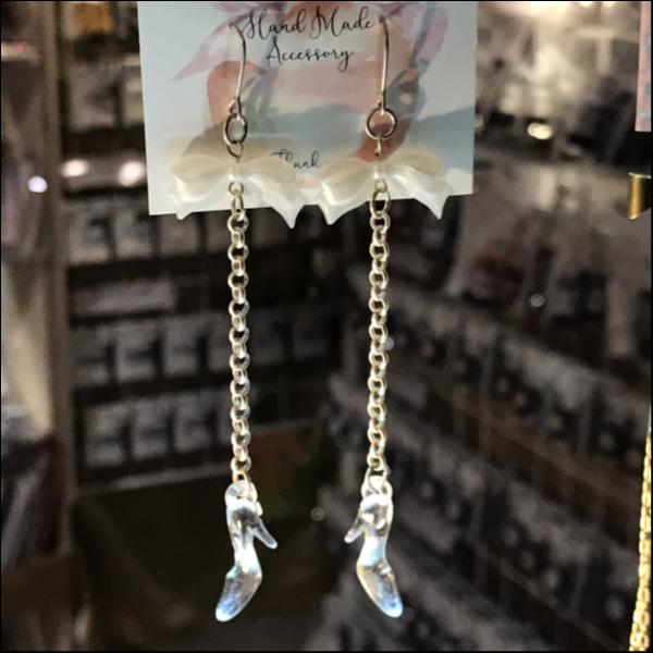 白リボンハイヒールピアス