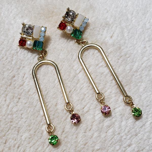 キラキラビジューピアス