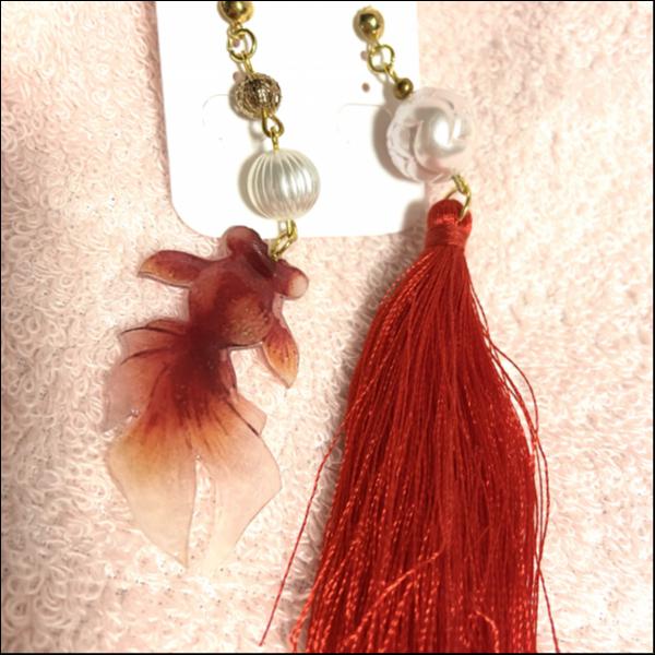 揺れる金魚さんピアス
