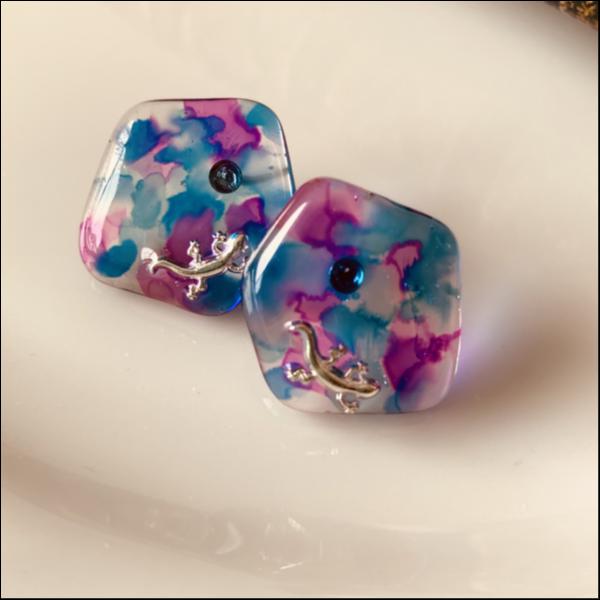 銀トカゲのにじみピアス
