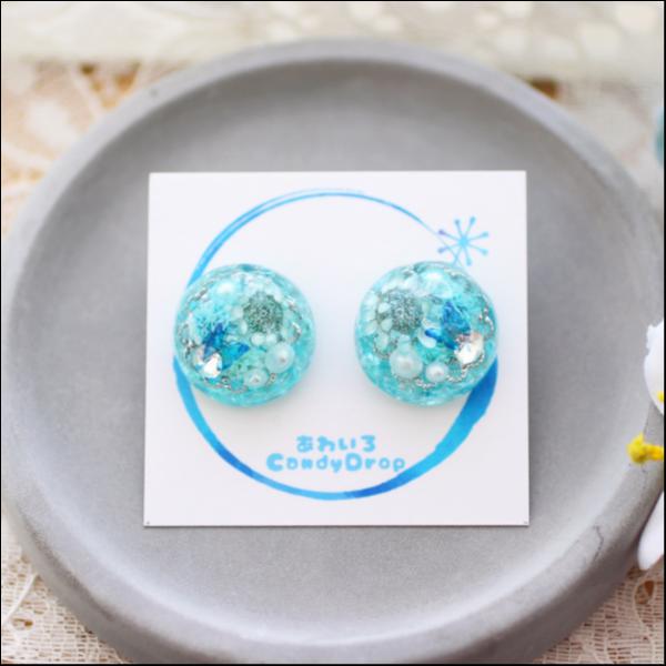 蒼い蝶の半球ピアス