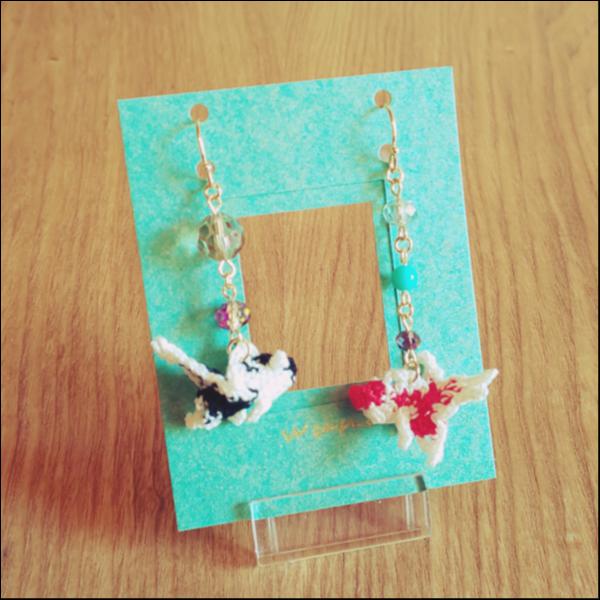 金魚のピアス(黒×朱)