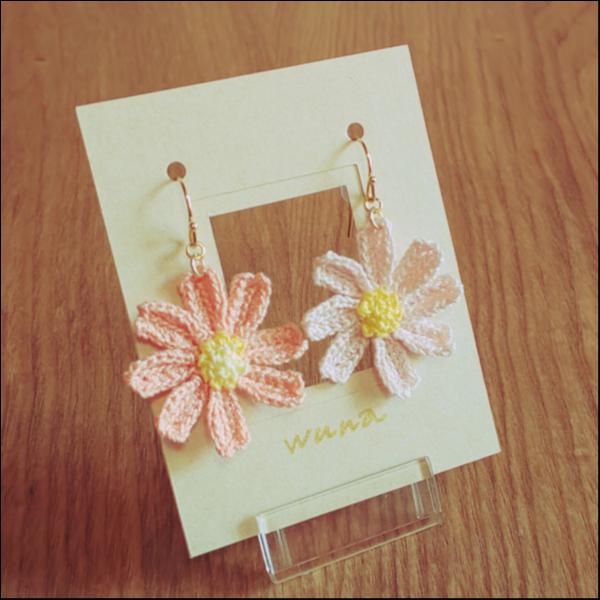 秋桜のピアス(サーモン×薄桃)